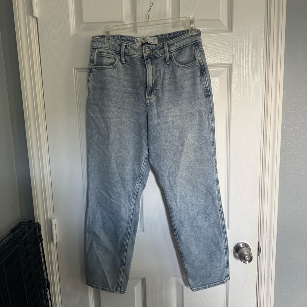 Hollister curvy relaxed high rise mom Light Denim Jeans - size 5 / 27
